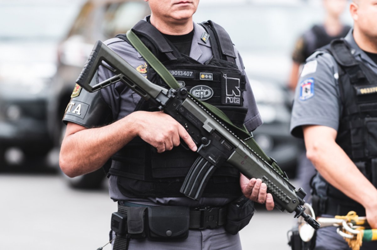 Масштабное расследование утечки налоговых данных должностных лиц STF в Бразилии: операция федеральной полиции и политические пос