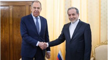 Главы МИД Ирана и России обсудили реализацию проекта транспортного коридора «Север – Юг», двусторонние отношения и сотрудничество в рамках ЕАЭС на встрече, прошедшей 25 февраля.