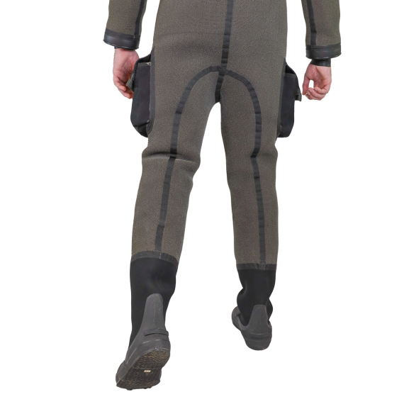 “贝加尔”干式潜水服，背面视图